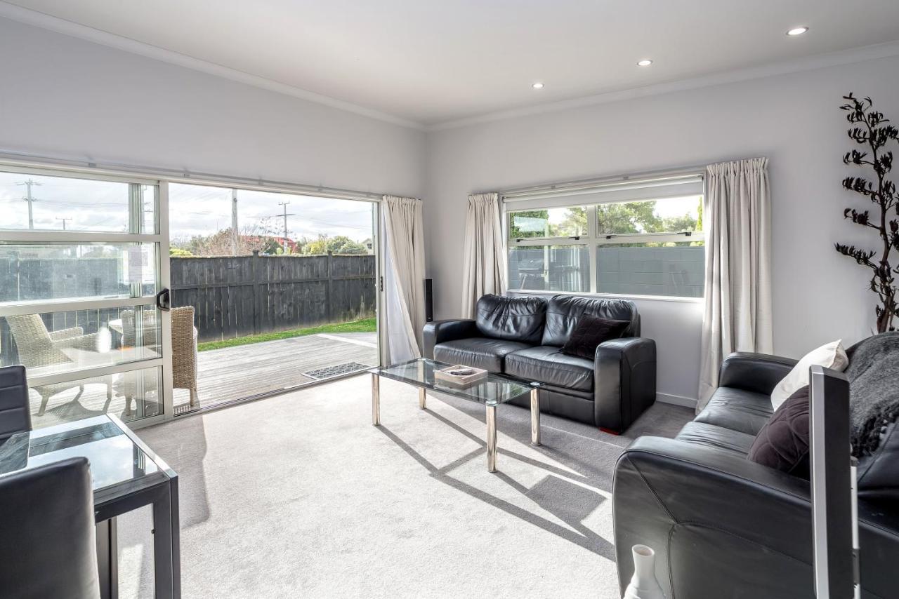 Two Four Cologne Villa Martinborough Exterior photo