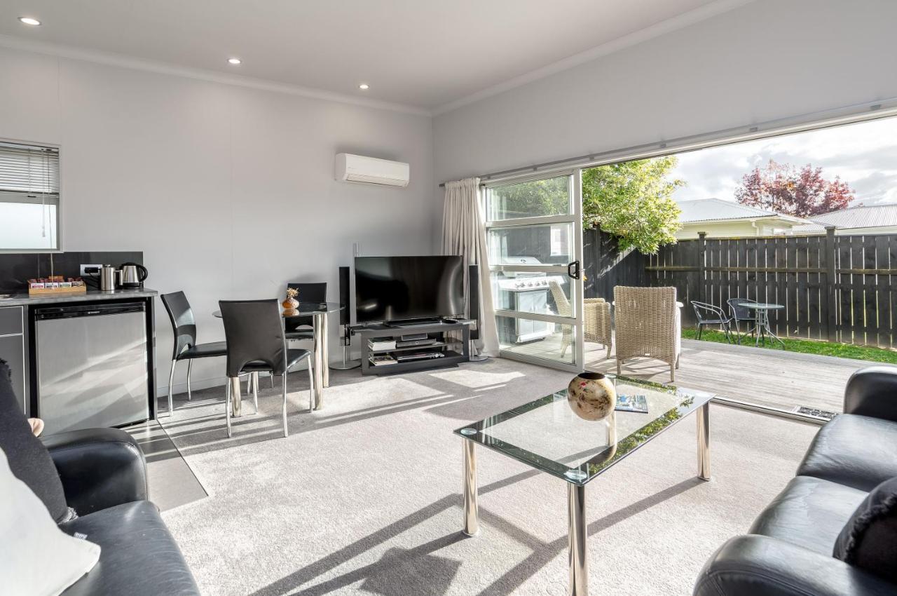 Two Four Cologne Villa Martinborough Exterior photo