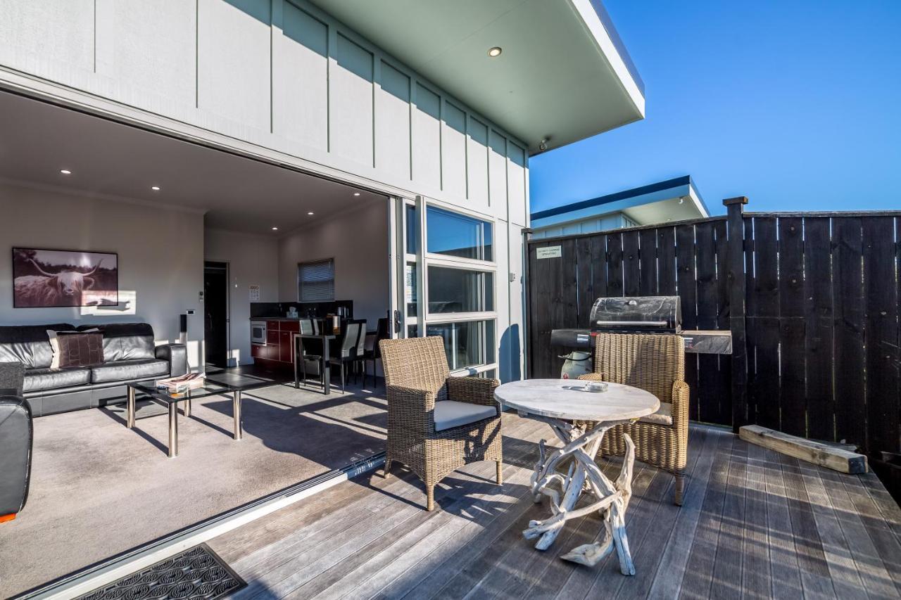 Two Four Cologne Villa Martinborough Exterior photo