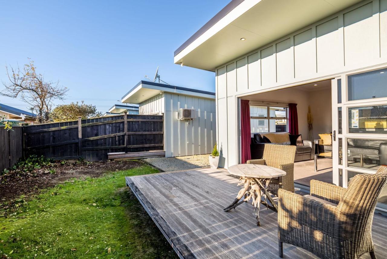 Two Four Cologne Villa Martinborough Exterior photo