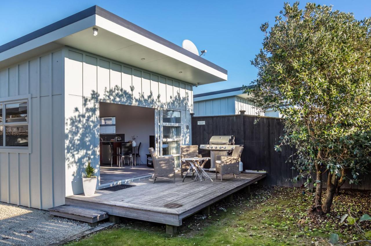 Two Four Cologne Villa Martinborough Exterior photo