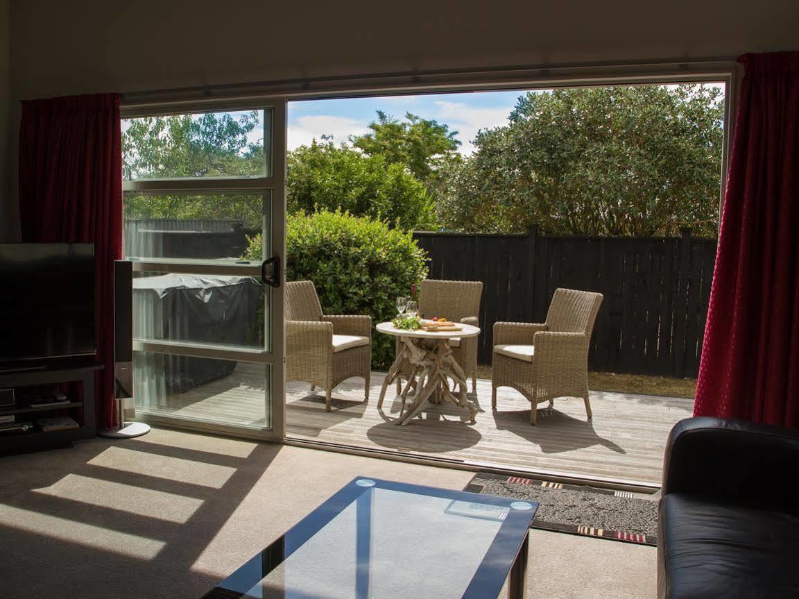 Two Four Cologne Villa Martinborough Exterior photo